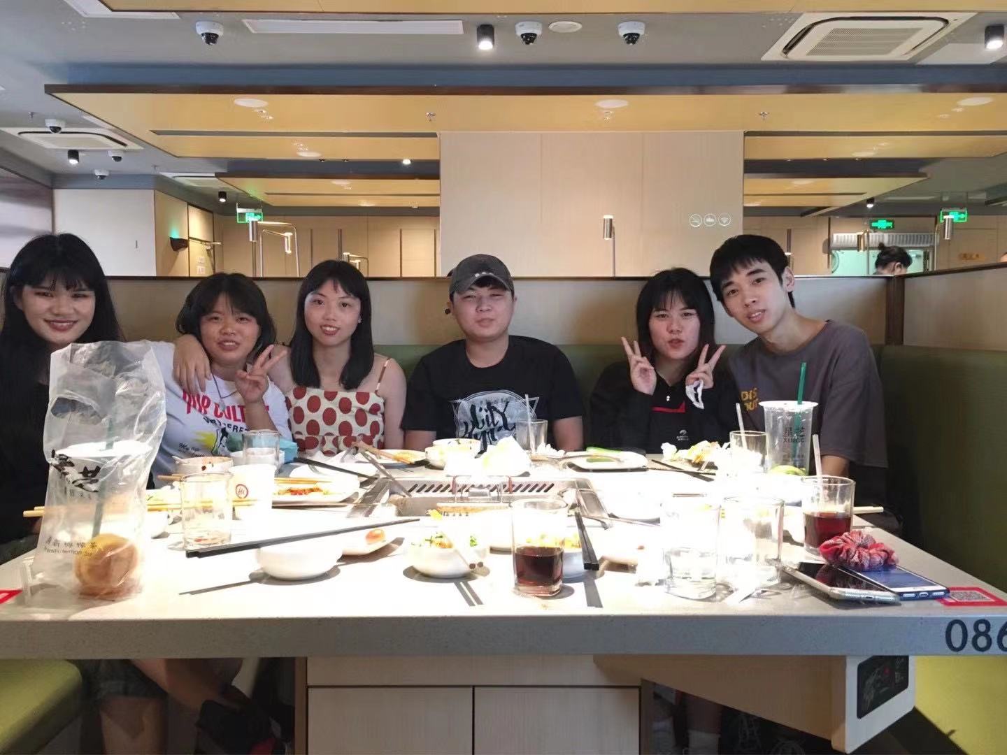 大学生相机拍照记录生活,学生用相机记录了所有照片