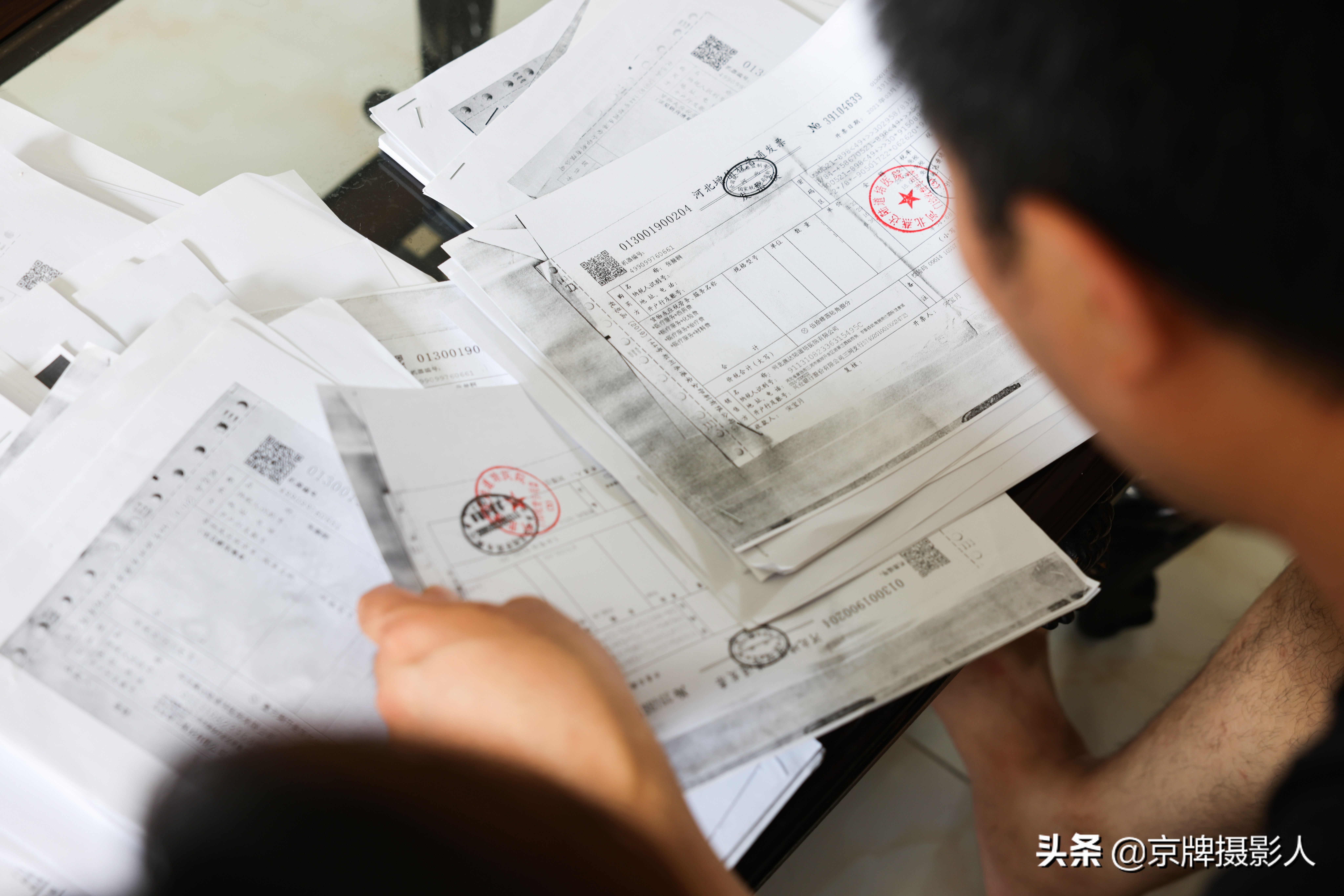 河北男子感谢救孩子,河北男子勇救三名落水女后续