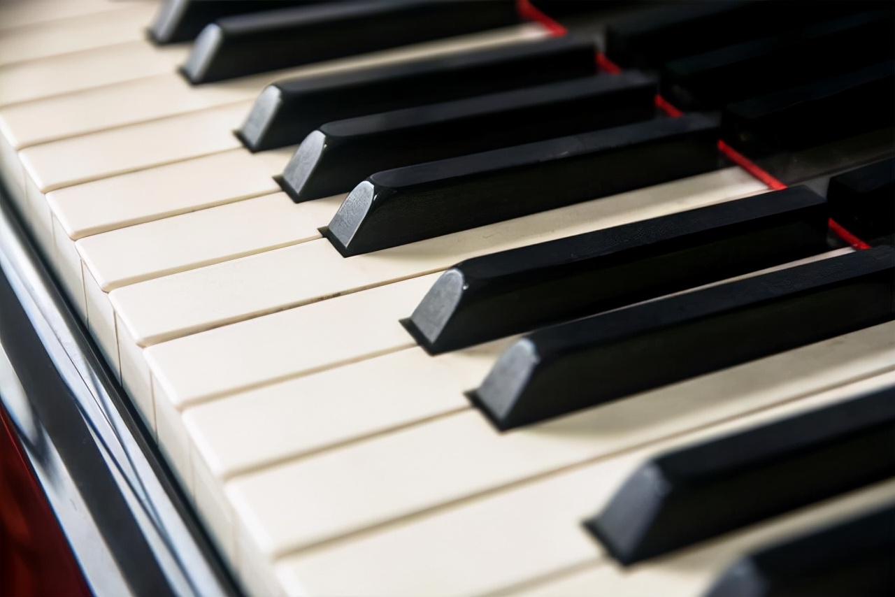 初学者买电钢琴还是买钢琴,小孩学钢琴建议买钢琴还是电钢琴