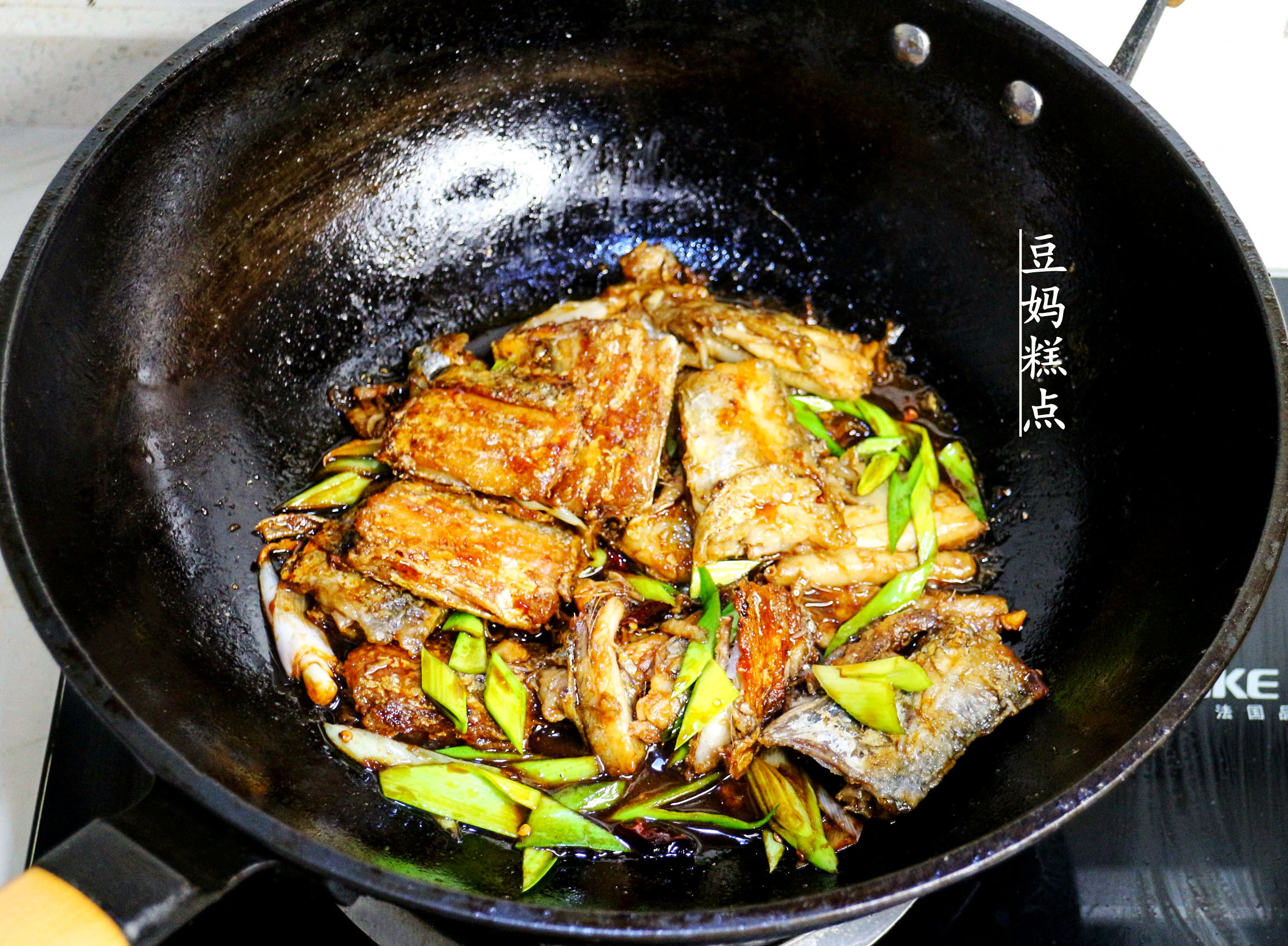 家常红烧带鱼鲜美下饭简单好做,家常红烧带鱼鲜美下饭简单又好做