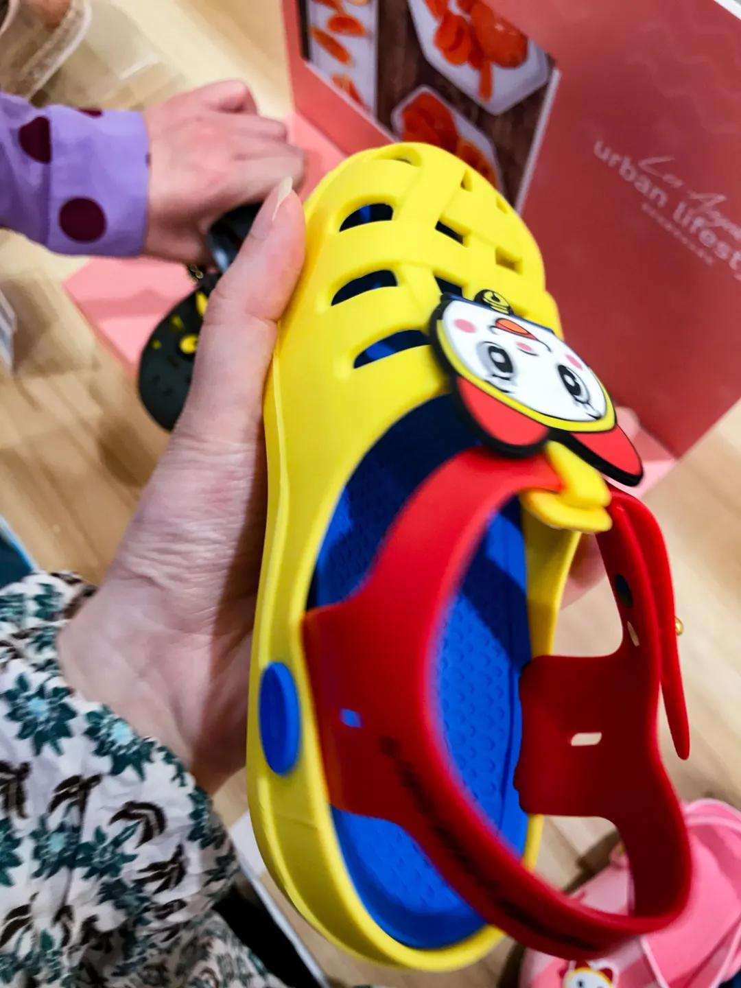 儿童穿哪种凉鞋比较好测评,关爱宝宝从脚开始