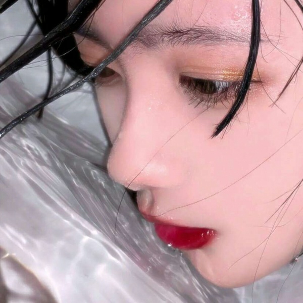 小清新闺蜜女头三人我想送你一个非常可爱的的礼物可是邮递员