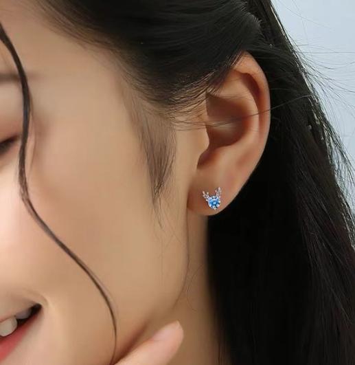 送女朋友礼物送什么比较实用的,第一次送女朋友礼物送什么比较好