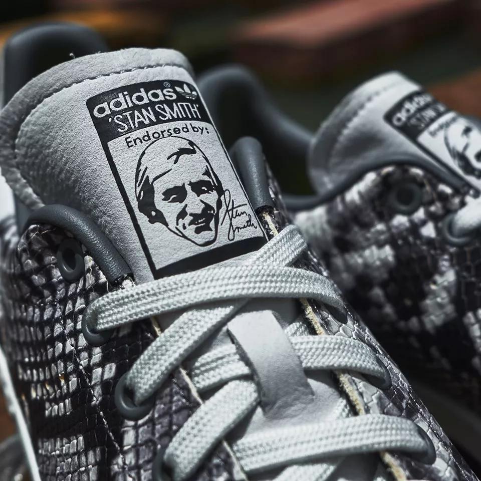 泰国便宜小众潮牌衣服,最近很火的泰国潮牌衣服