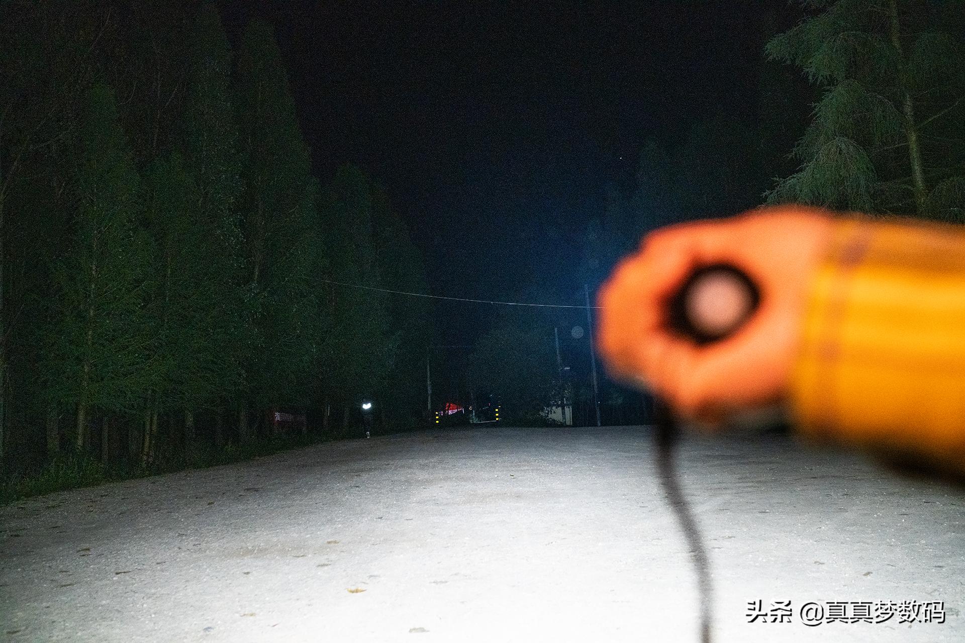 2021强光手电选购经验篇一:盘点我的高性价比强光手电筒