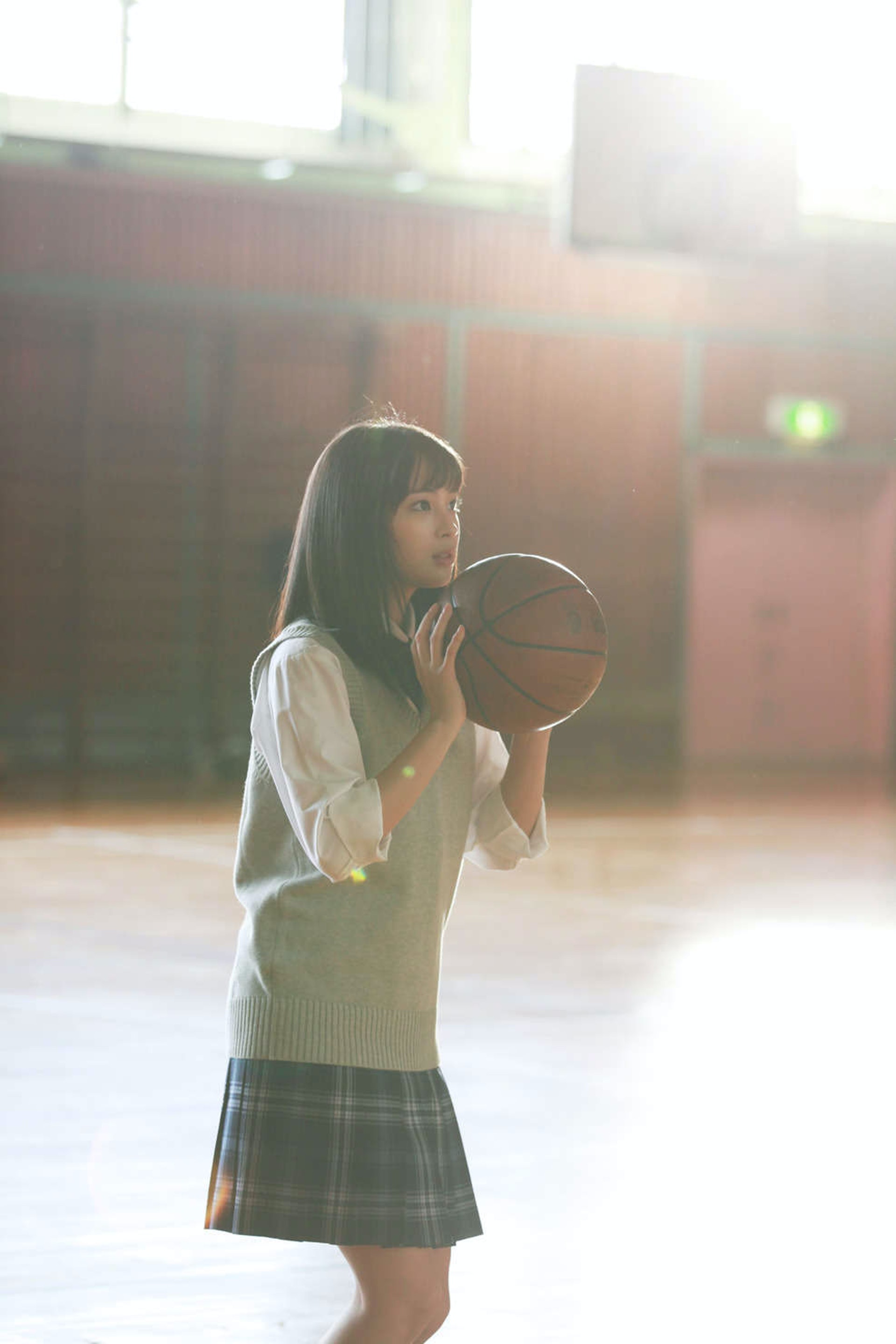 穿校服好看的日本女星 (日本最适合穿校服的女星走路霸气)