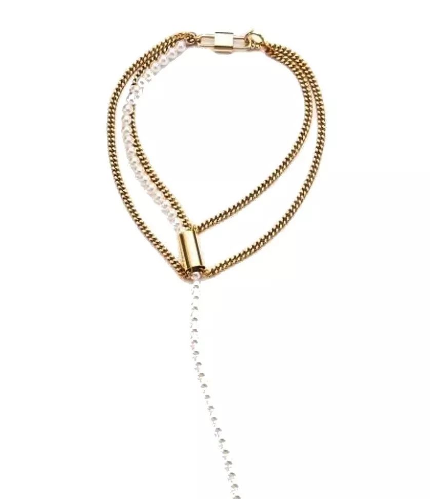 我太太太难了！项链戴在脖子上还做错了？