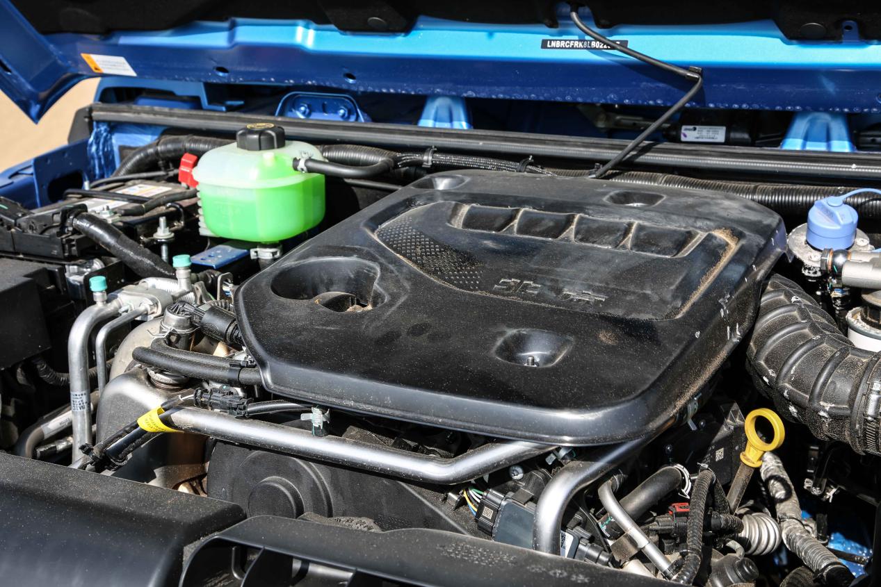 bj40刀锋英雄柴油版黑武士试驾,21款bj40柴油刀锋英雄版驾驶感受