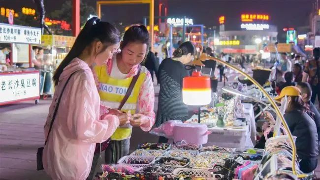 【风尚行】新亚洲体育城之夜灯光与星空下的城市活力