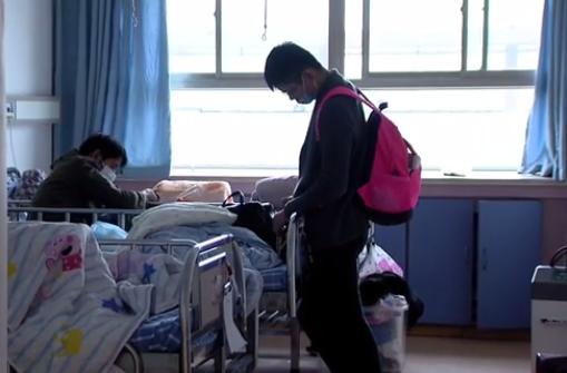 新生儿假性乳房发育,新生儿乳房发育是什么症状