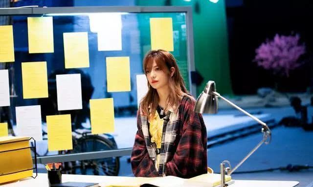 43岁赵薇换了个20岁的发型？年轻这么多，果然发型很重要