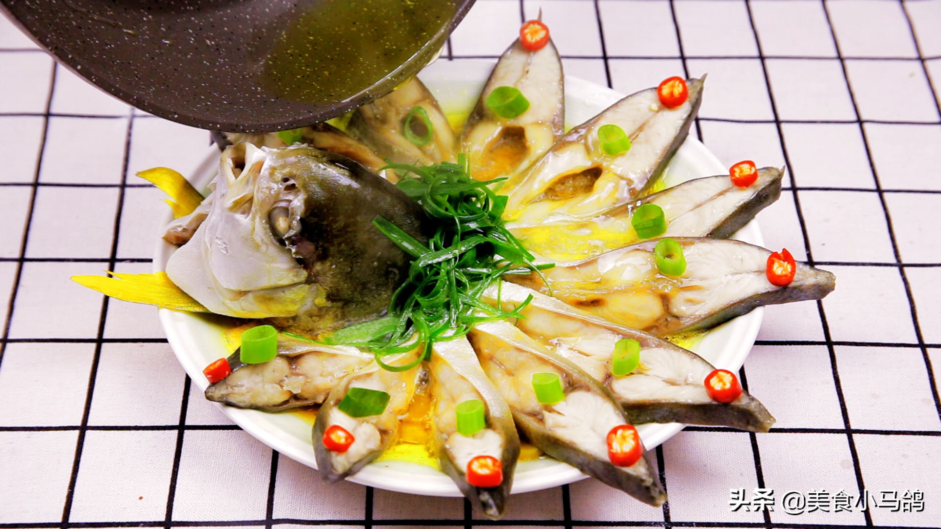 分享一道简单的家常清蒸鱼,居家省钱清蒸鱼的做法小技巧