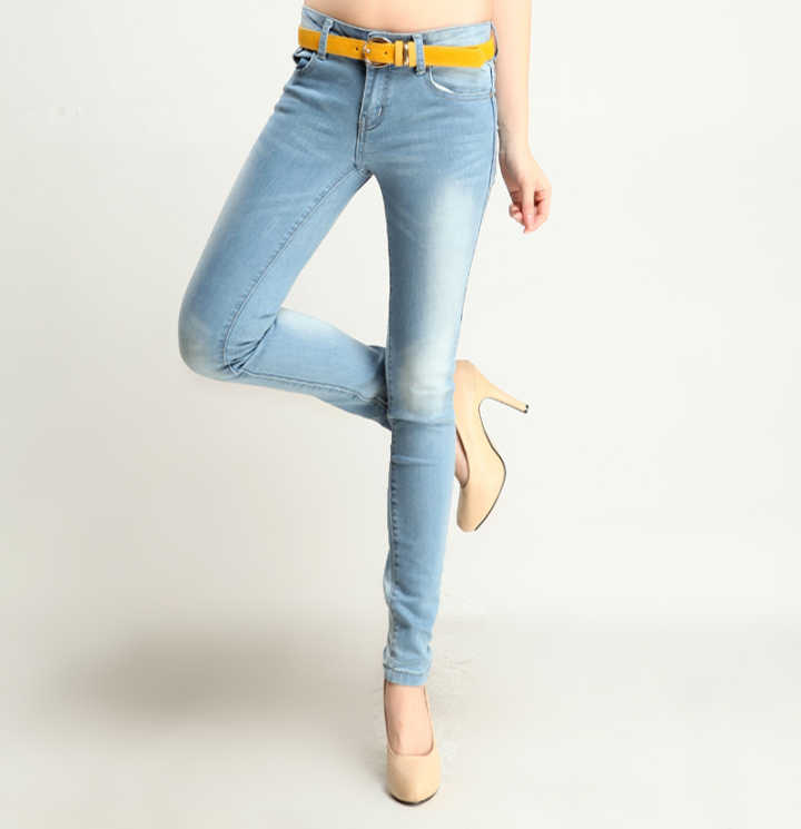 女生怎样穿衣服算保守,女生怎么穿衣服才好看