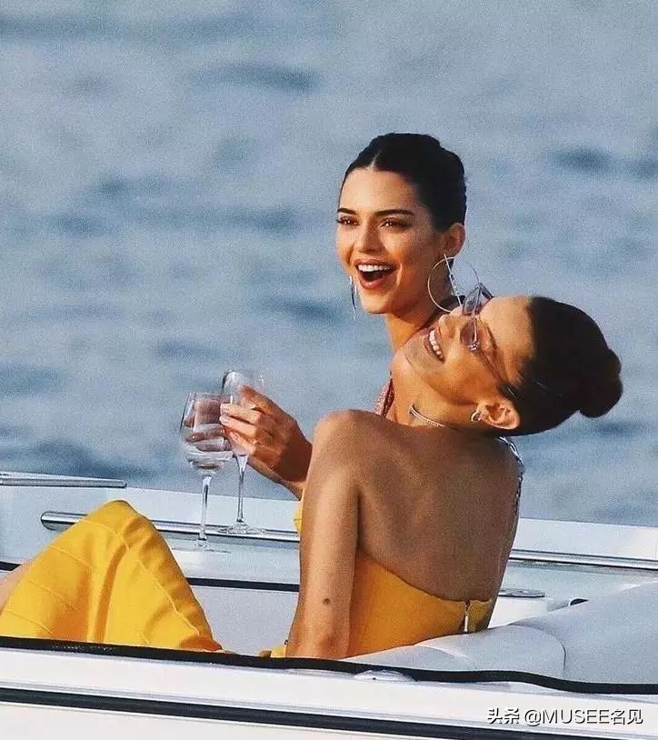 好看的人跟好看的人一起玩,为什么好看的女生都跟丑的在一起