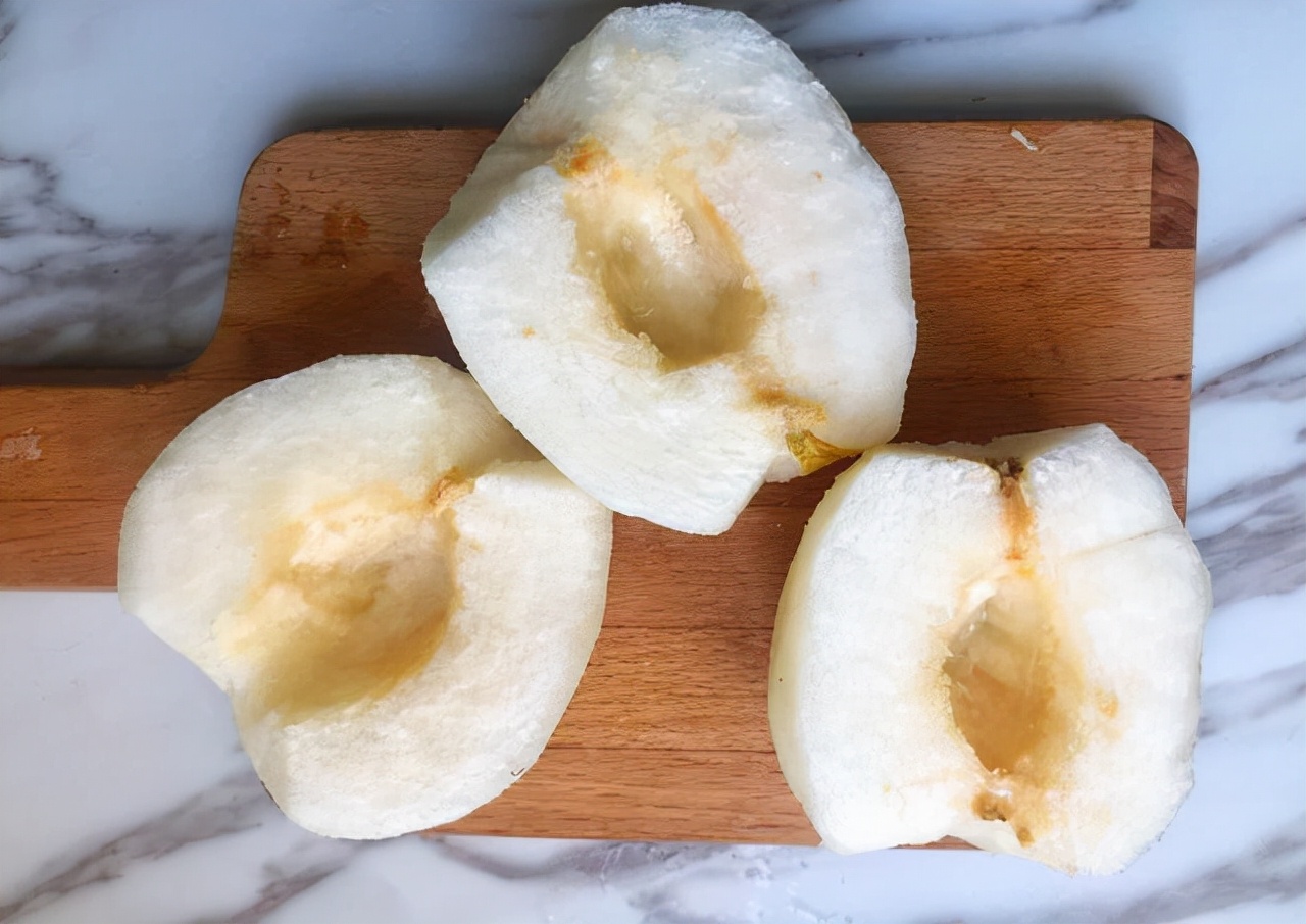 红酒雪梨秋天可以做吗,冰糖红酒雪梨的正确做法