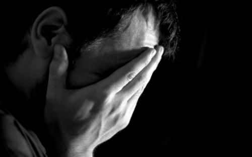 男子猥亵女子被拍下，反被女子胁迫发生性关系，如何评价此案？