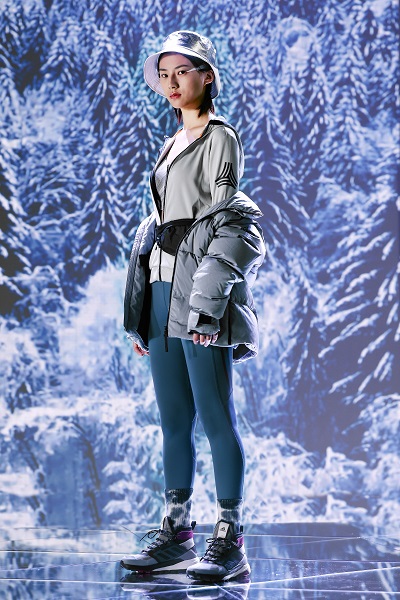 阿迪达斯ozweego春季新款,阿迪达斯新品来袭