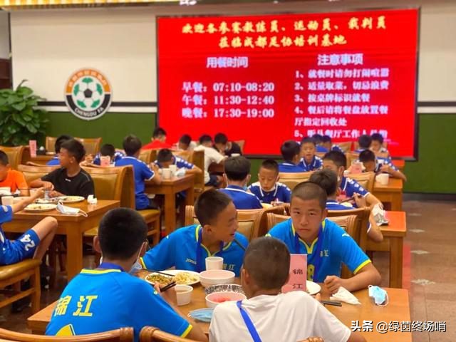 成都小学生足球理论作业爆红网络网友热议：出题老师是曼联球迷