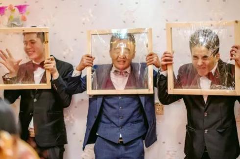 接亲堵门游戏是伴郎玩还是新郎玩,接亲堵门游戏一般玩几个