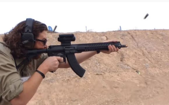 列文虎克观察什么,盘点吃鸡游戏里的各种枪械