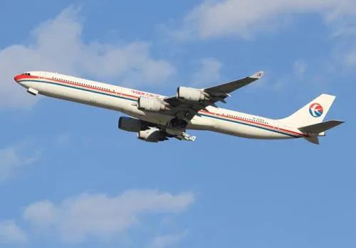 空客a340客机和波音747客机对比,法棍飞机起飞