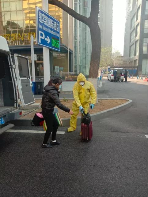 硬核小护姐表白汉警,援鄂医护表白民警