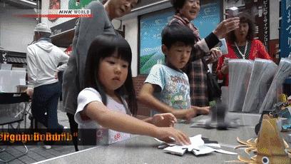 把纸片玩“活”了！能后空翻还会咬人，日本纸艺大师震撼之作