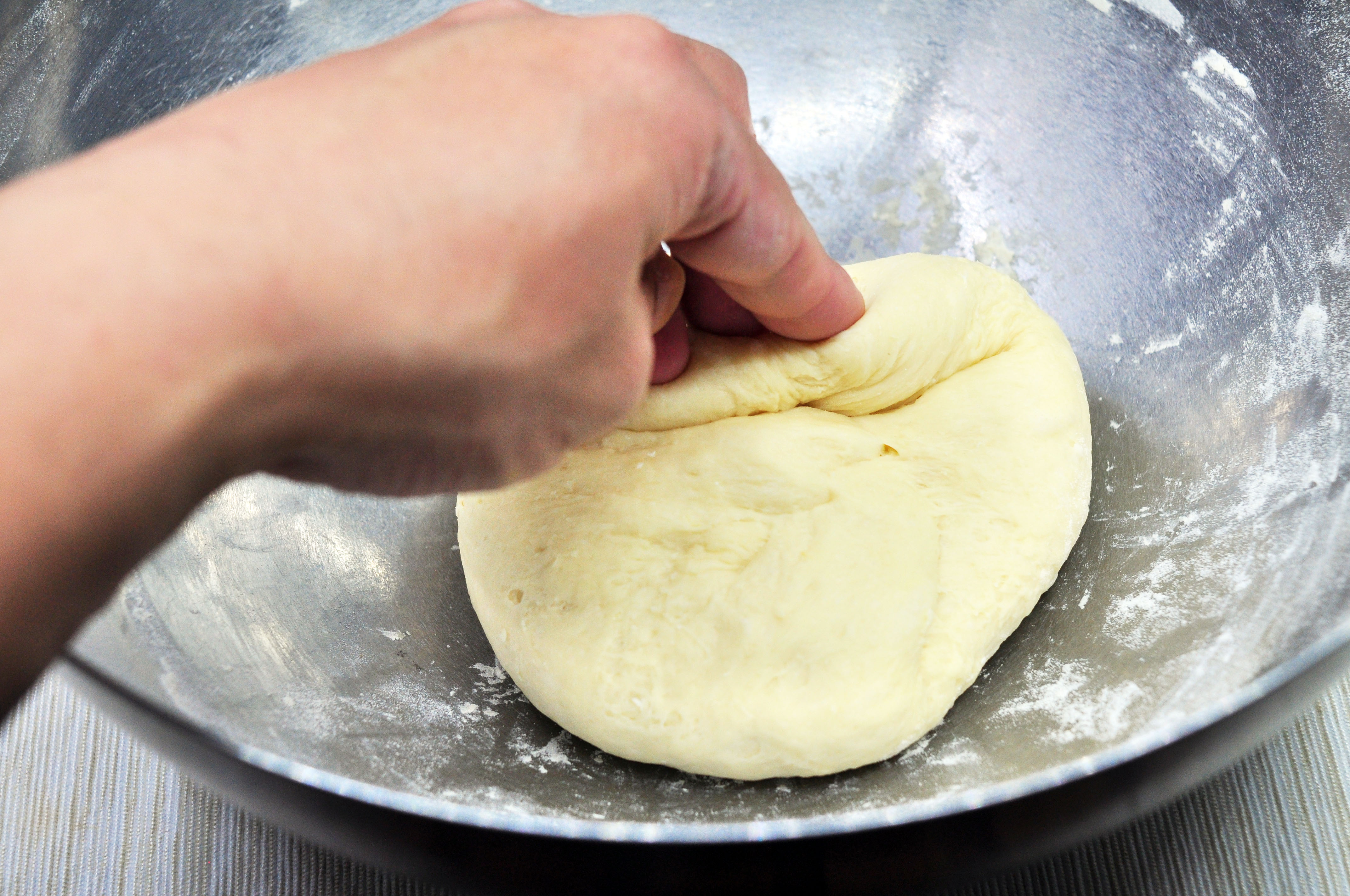 只需两步教你炸出酥脆好吃的油条,在家做一个油炸酥脆的油条