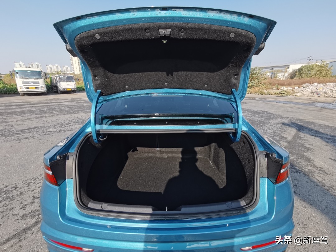 最新款吉利星瑞试驾,吉利星瑞是国产车还是合资车