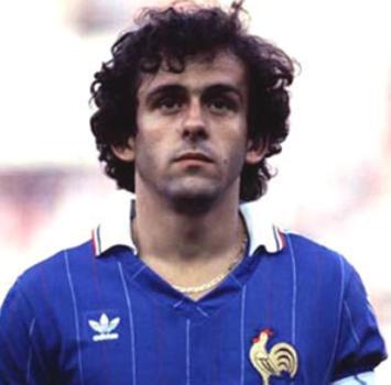 足球十大10号球员，梅西仅排第三，球王贝利也要把第一让给他