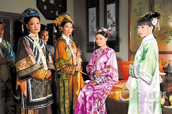 别被电视剧骗了，清朝妃嫔佩戴的白领子不是为好看，原来另有其用