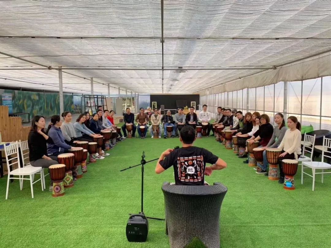 不靠娱乐设施、不接待散客、不主动宣传，这个庄园依然被引爆