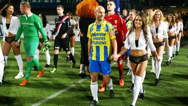 足球比赛开场球童手拉手视频,篮球球童牵手入场