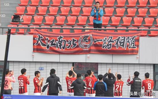 选择上学，还是选择职业足球，隔壁日本能不能给我们一个启示？