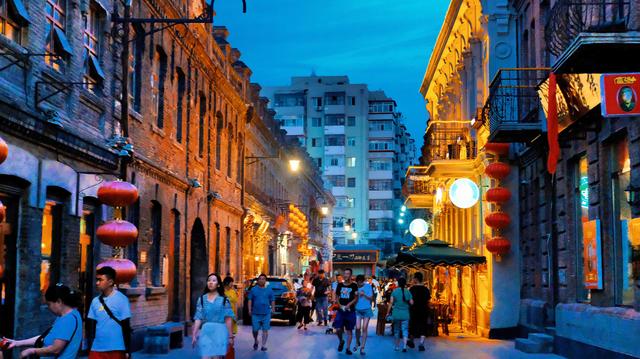 这个北方城市水质比南方还好街景很“洋气”满大街都是美女