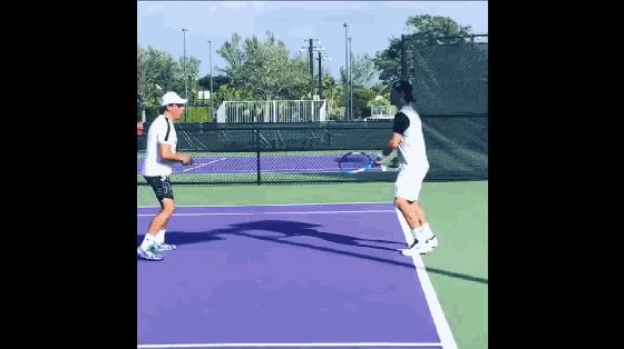 职业球员练习大全，飞身拦截穿越球不在话下