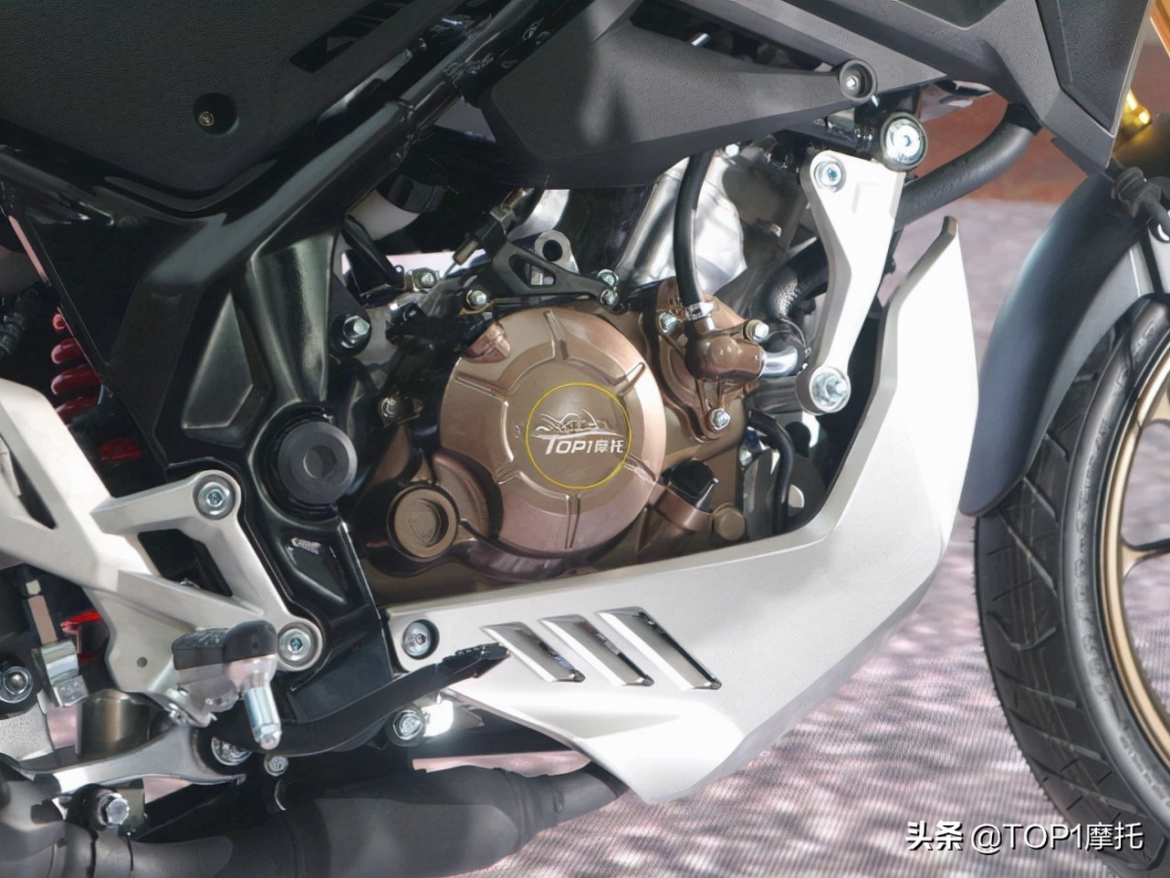 进口本田cbr150摩托车最新款,进口本田cb150r适合长途摩旅吗