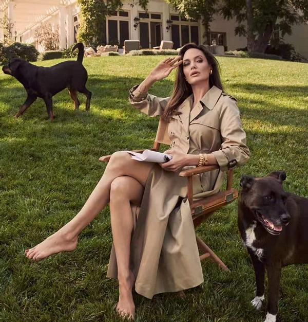 安吉丽娜·朱莉穿露脐装,安吉丽娜朱莉最新时尚穿搭