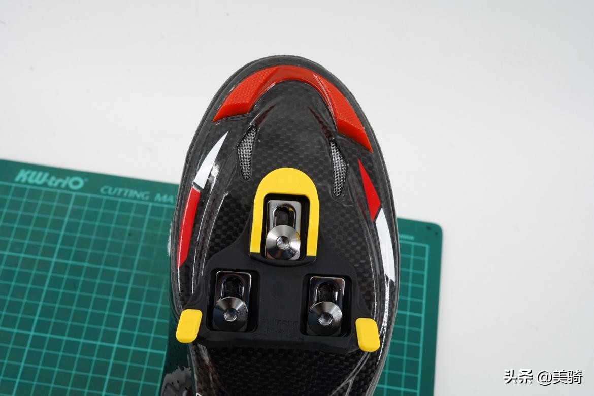 国产抗造碳底锁鞋推荐,入门公路锁鞋品牌推荐