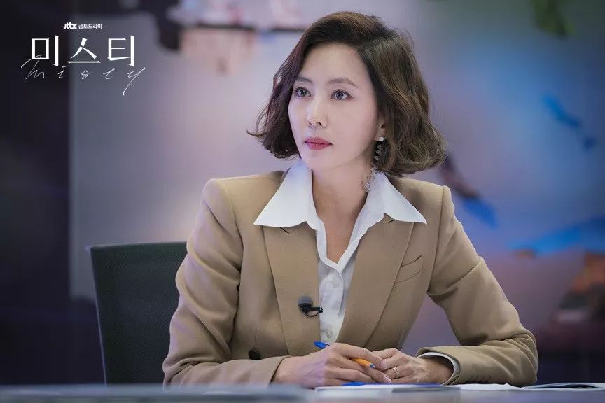 通勤怎么穿才好看,春季通勤怎么穿气质出众呢