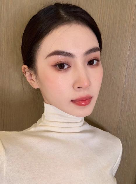 不同脸型适合相对应的眉型,方圆脸平眉怎么修成弯月眉