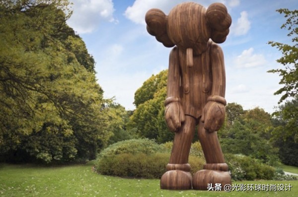 优衣库kaws疯抢官方回应,kaws优衣库被哄抢