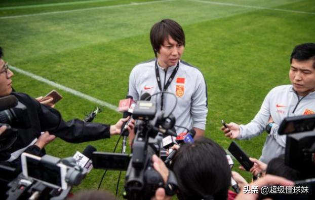 李铁和李霄鹏哪个执教能力强,不是李铁中国队能进世界杯吗
