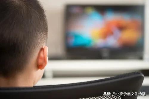 孩子爱看电视，父母不要粗*干暴**涉，这样引导更有效