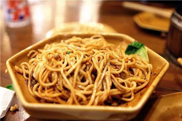 成都路边摊最火爆的小吃,成都特色美食小吃有哪些