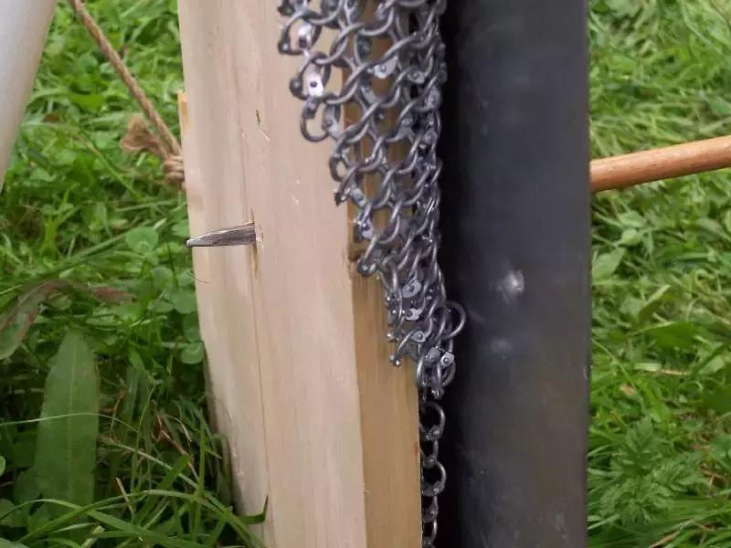 4mm厚度就能挡住3400焦耳的*弹子**！你知道欧洲板甲有多刀枪不入吗