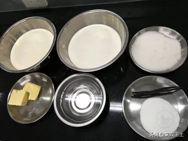 不用出门自己在家做蛋糕,不能出门就自己做了一个蛋糕