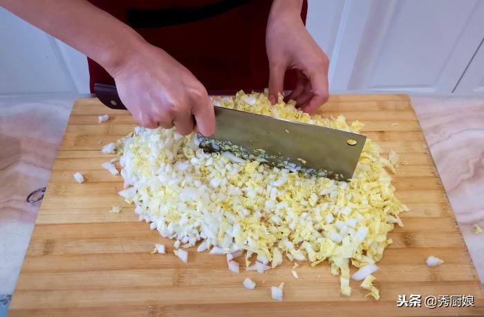 白菜包子好不好吃，怎样调馅是关键，技巧和秘诀详解，太香了