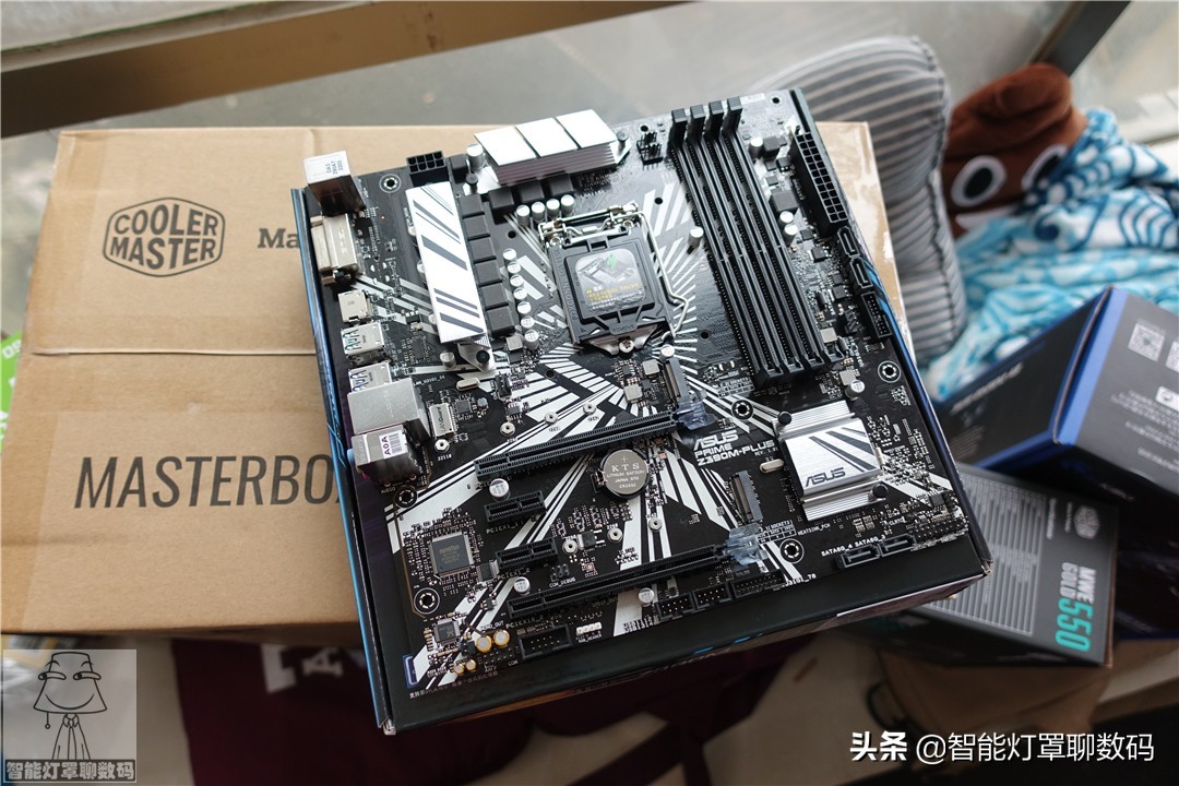 灯罩装机日记001：妹子的万元设计游戏机，感觉主板选错了