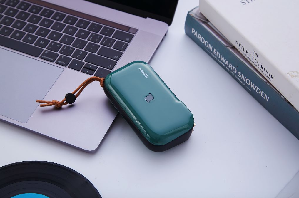 多功能充电宝任何设备都可以充电,三合一充电宝自带充电头